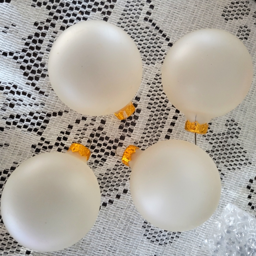 ❤️🩷❤️Set of 4 clear frosted glass bulb ornaments  with gold ornate tops